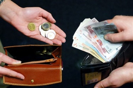 Устраивает ли женщину зарплата